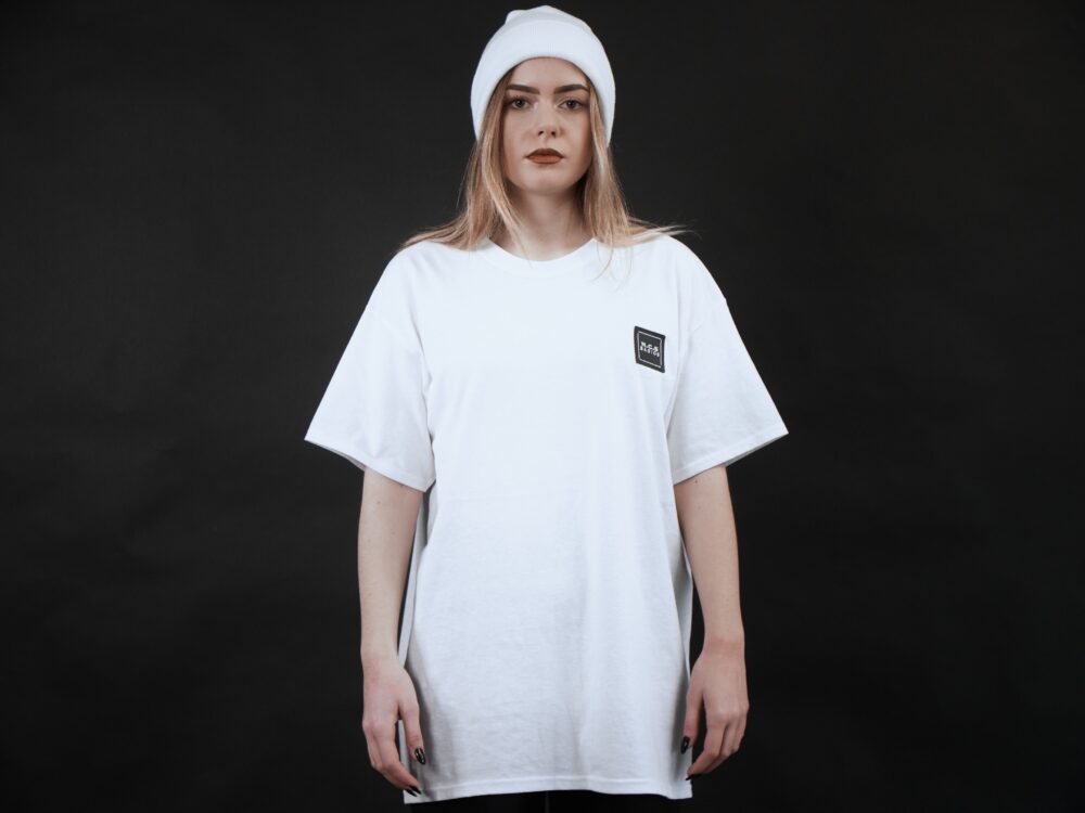 T-shirt white front